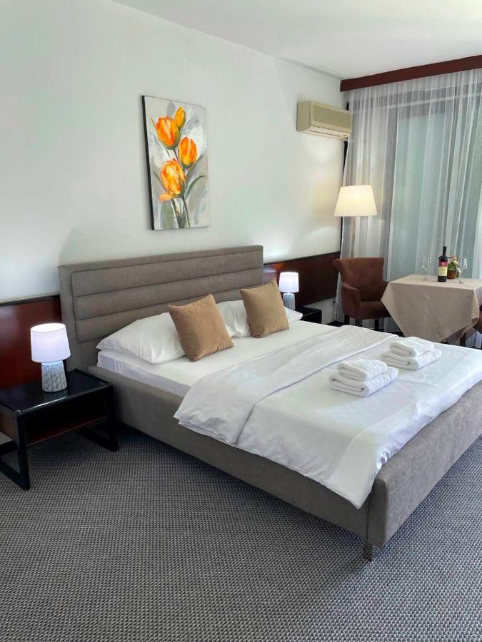 Corpus A - Hotel Albatros Улцинь Экстерьер фото